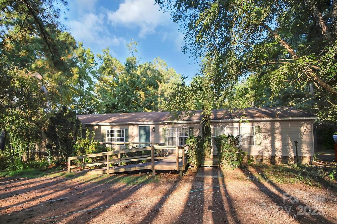 122 Cicero Ln., Lawndale, NC 28090