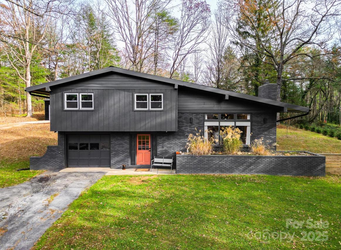 98 Brightwater Heights Dr., Hendersonville, NC 28791