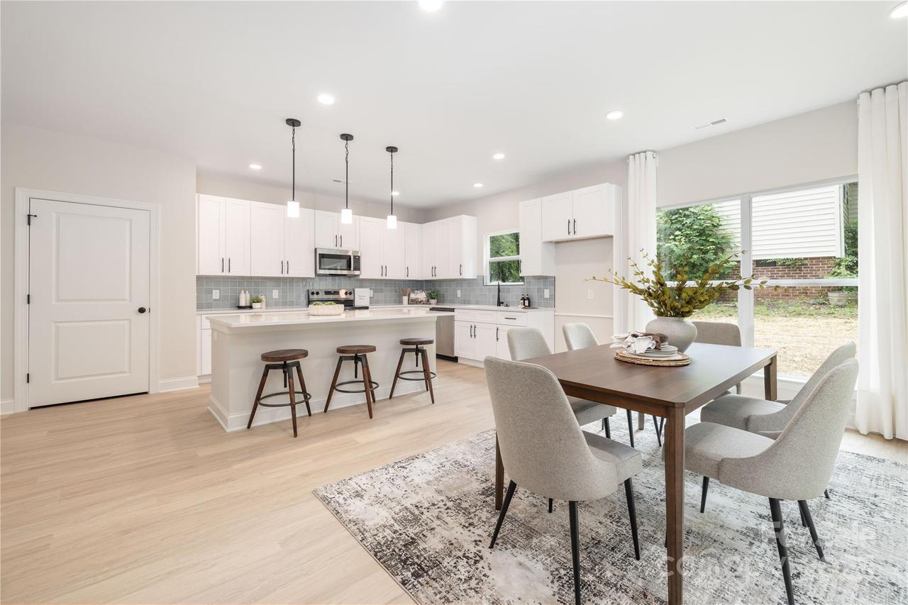 7034 Lakeside Dr., Charlotte, NC 28215