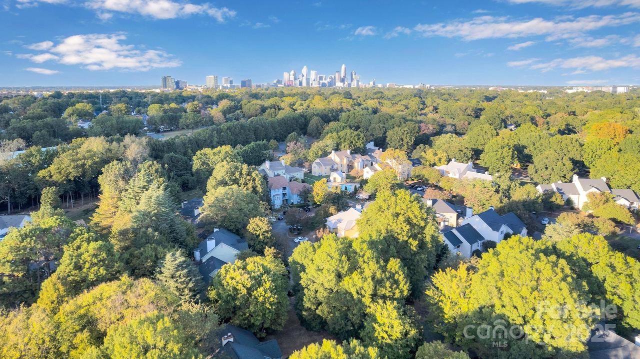 3300 Selwyn Farms Ln., Charlotte, NC 28209