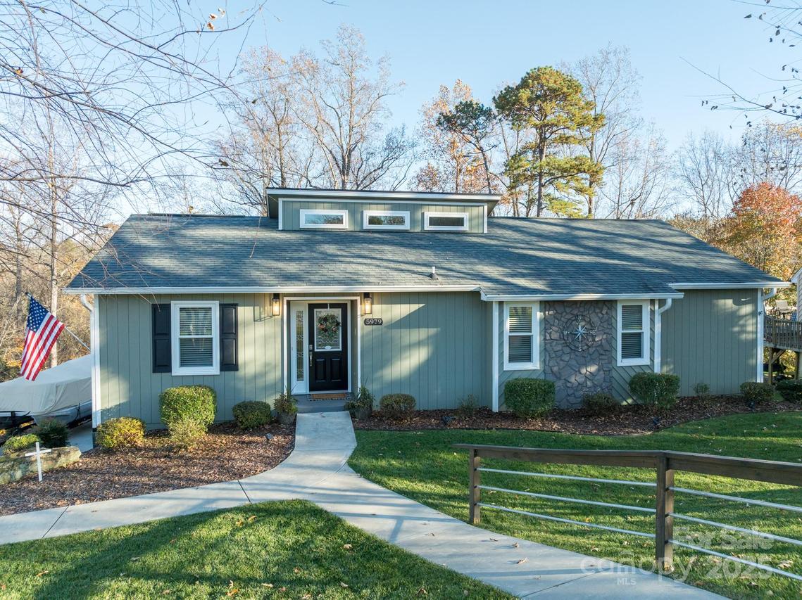 5979 Gold Creek Estate Dr., Hickory, NC 28601