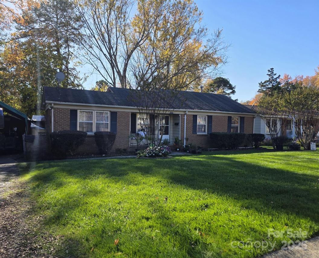 4332 Winedale Ln., Charlotte, NC 28205