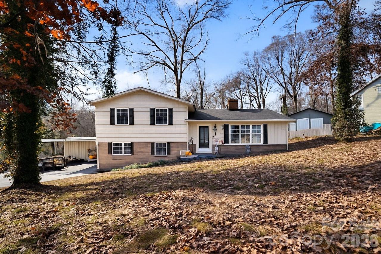 912 Parkwood Rd., Shelby, NC 28152