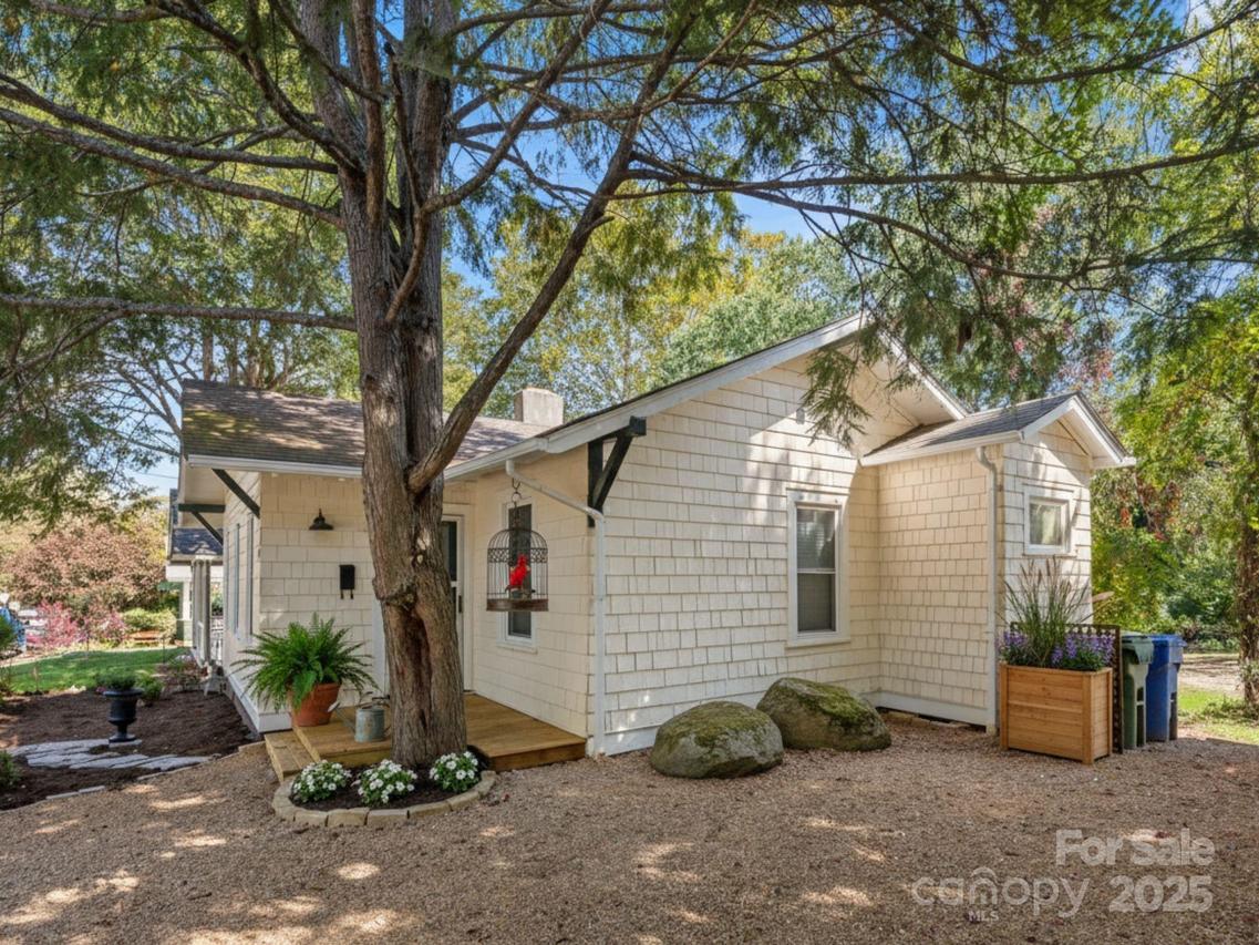 10 Madison Ave., Asheville, NC 28801