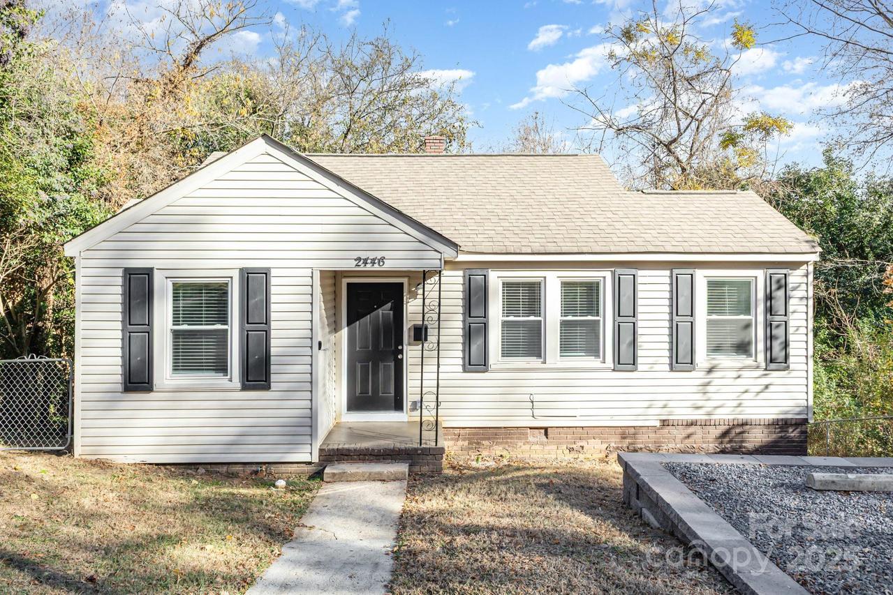 2446 Columbus Cir., Charlotte, NC 28208
