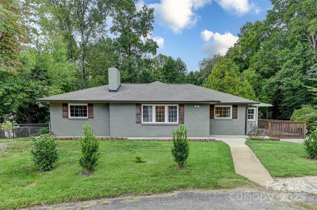 33 Monte Vista Rd., Candler, NC 28715