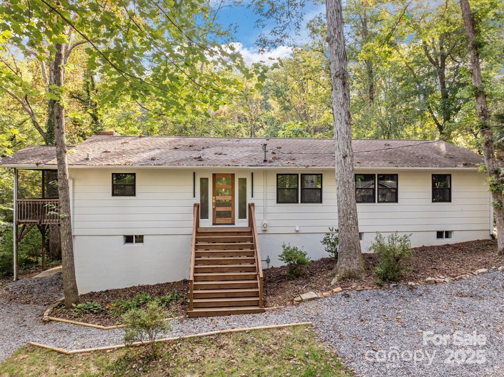 7 Angus Ln., Asheville, NC 28805