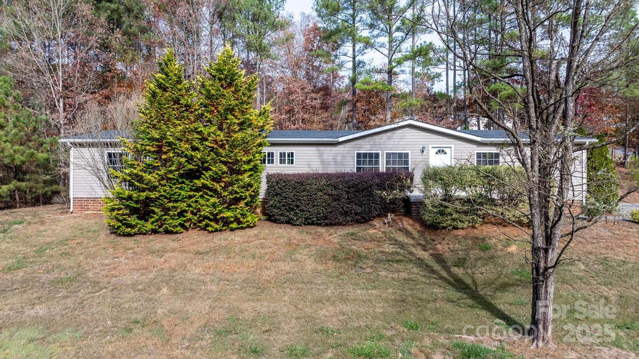 5499 Pembrooke Dr., Granite Falls, NC 28630