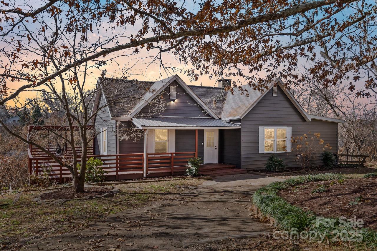 2 Worley Pl., Asheville, NC 28806