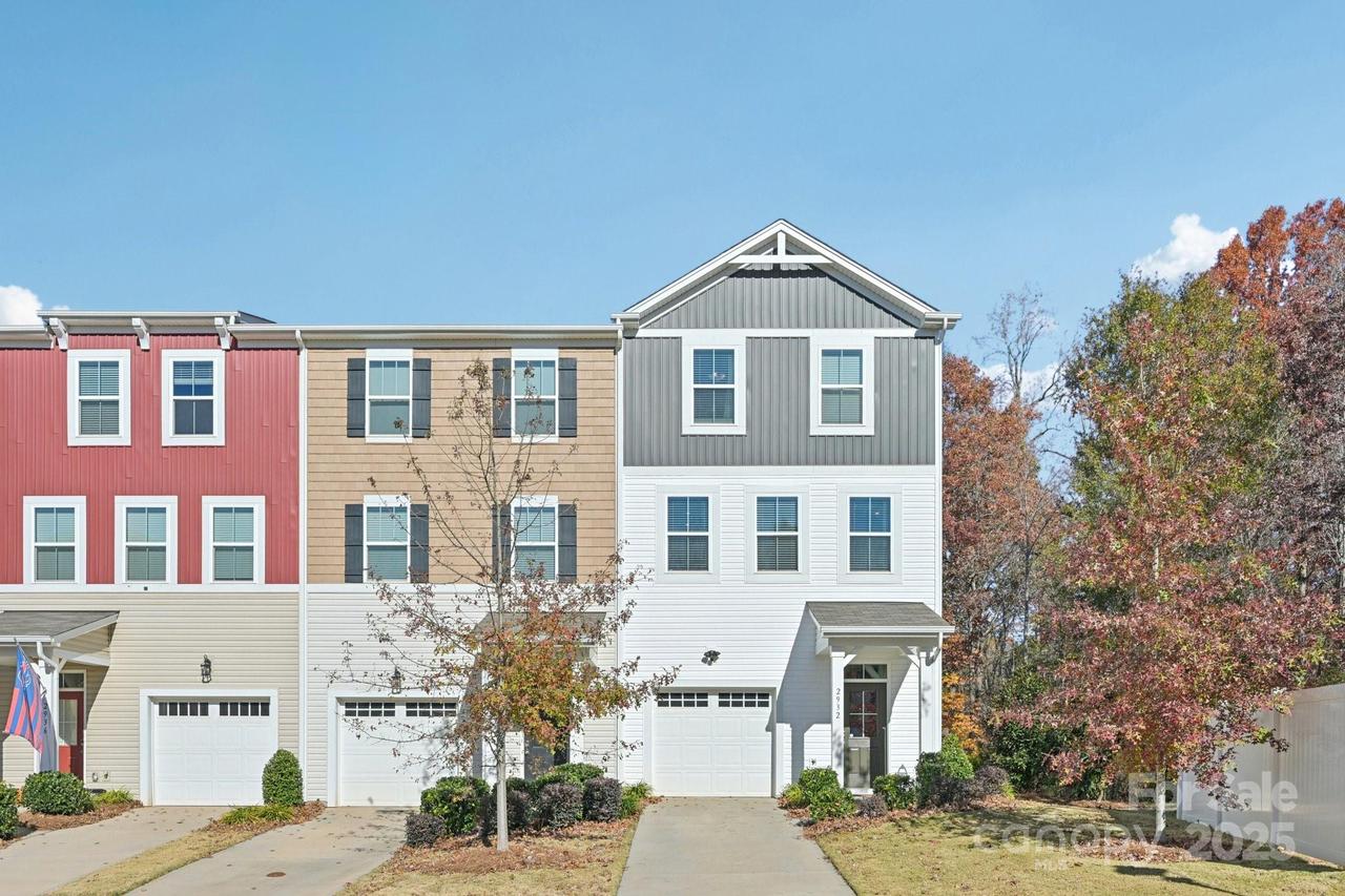 2932 Pirates Pl., Charlotte, NC 28216