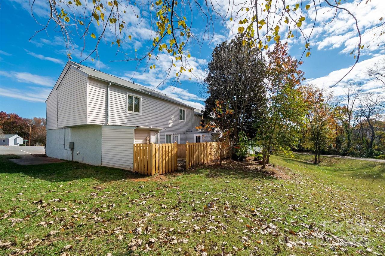 1908 Harvest Ln., Charlotte, NC 28277