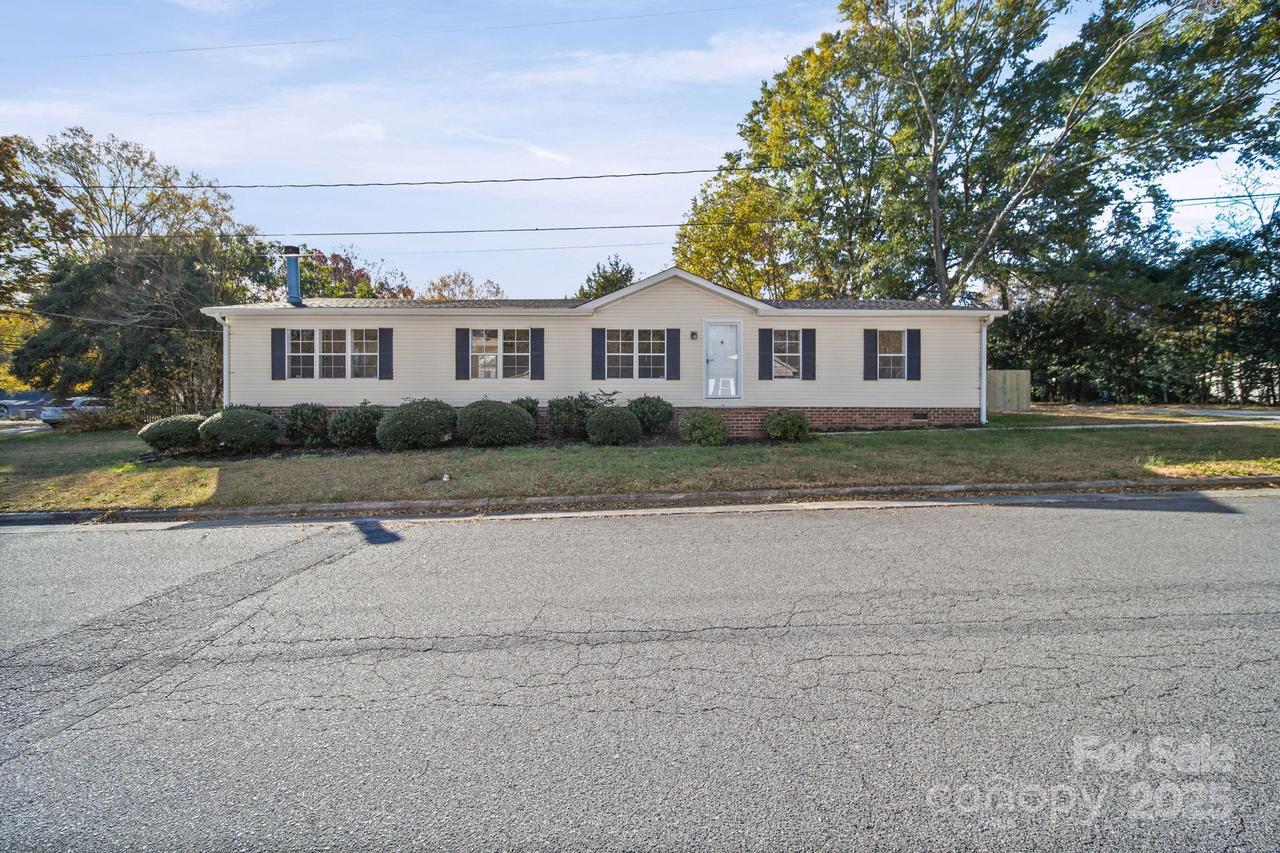 2008 Woodlawn St., Kannapolis, NC 28083