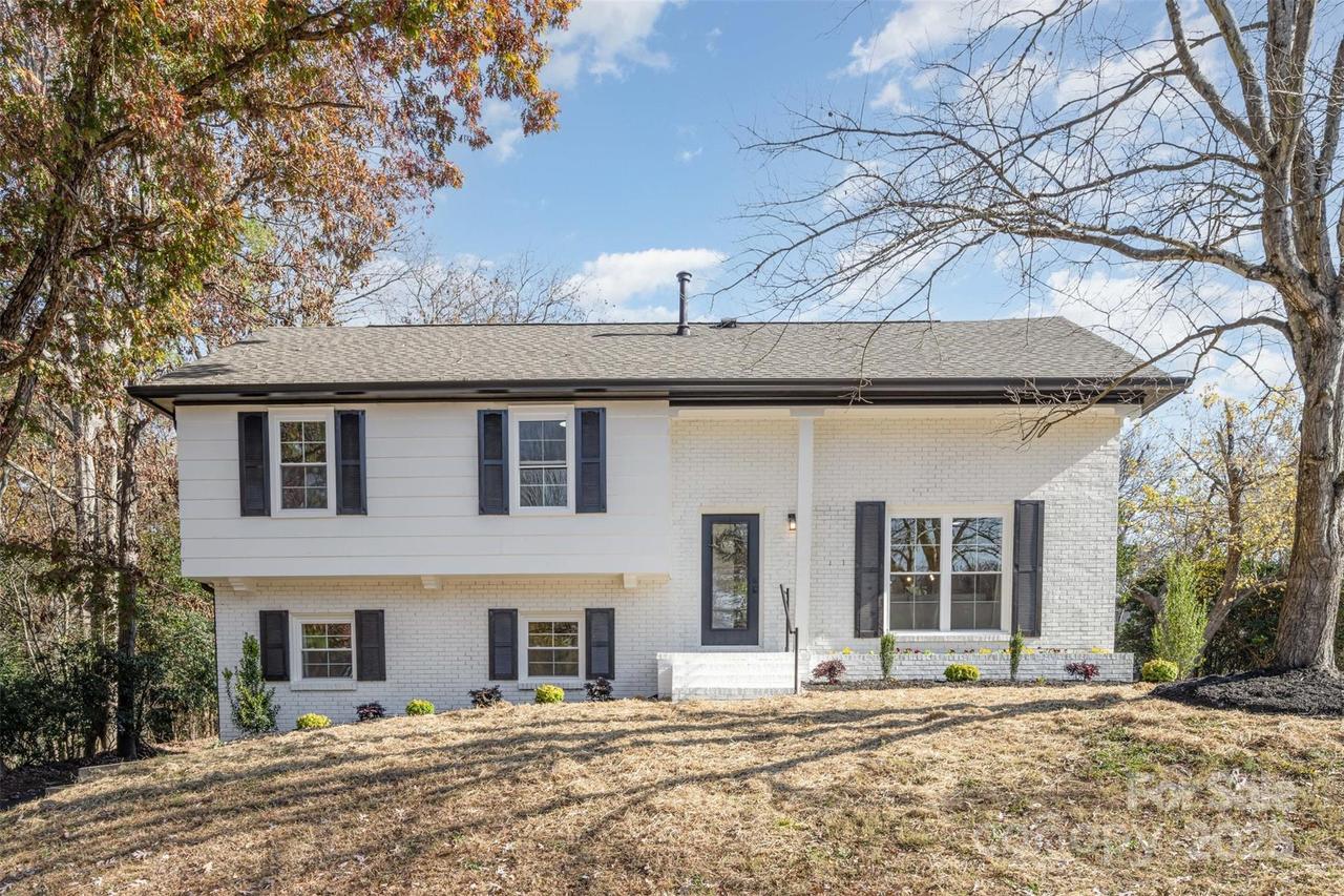 7329 Thorncliff Dr., Charlotte, NC 28210