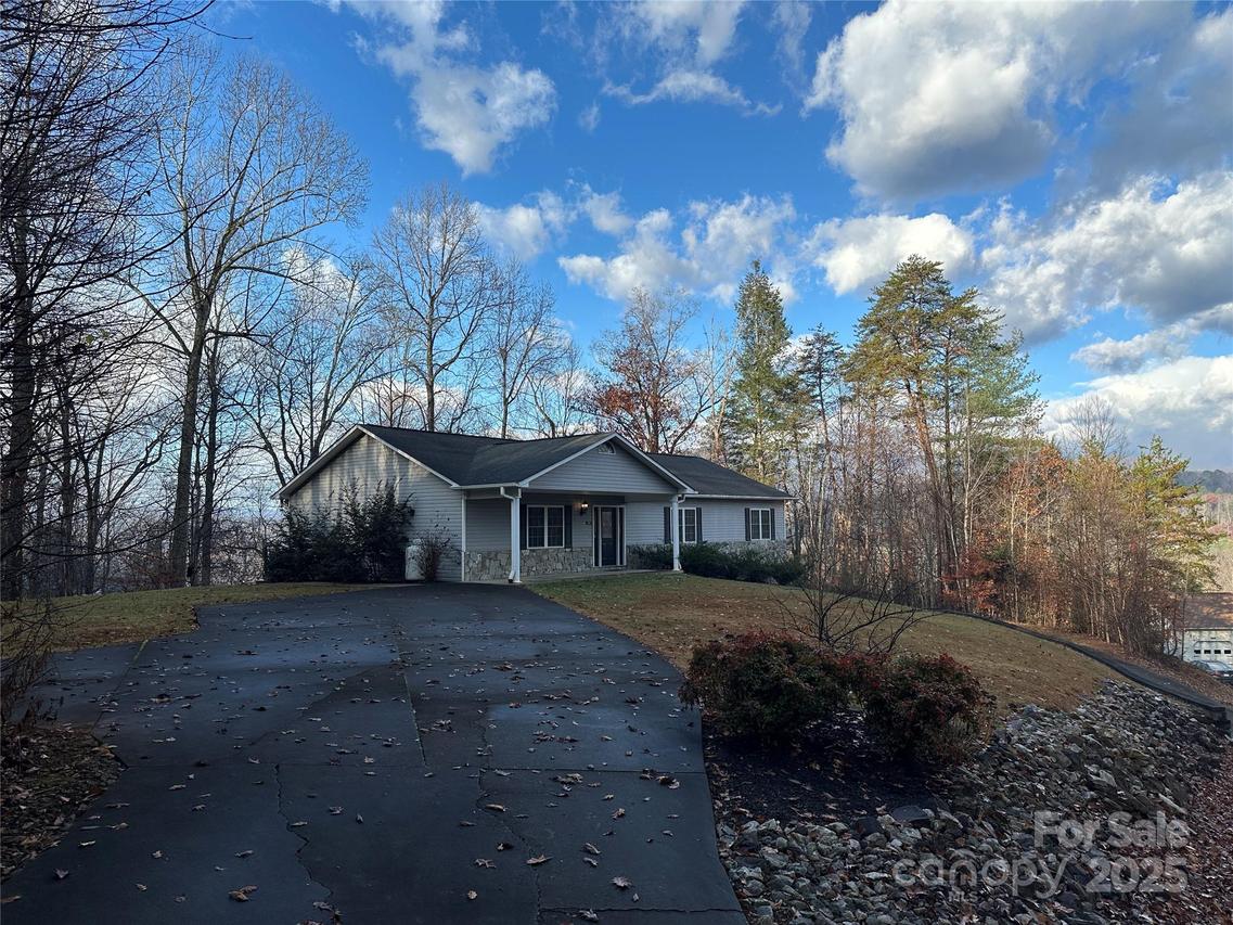 89 Bobcat Path, Marion, NC 28752