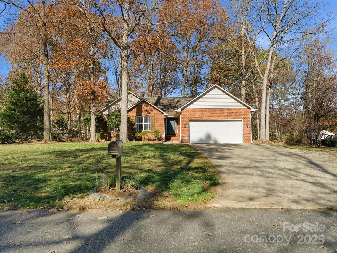 6006 Charlton Oaks Dr., Waxhaw, NC 28173
