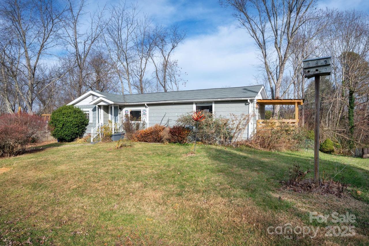 105 Smith Graveyard Rd., Asheville, NC 28806