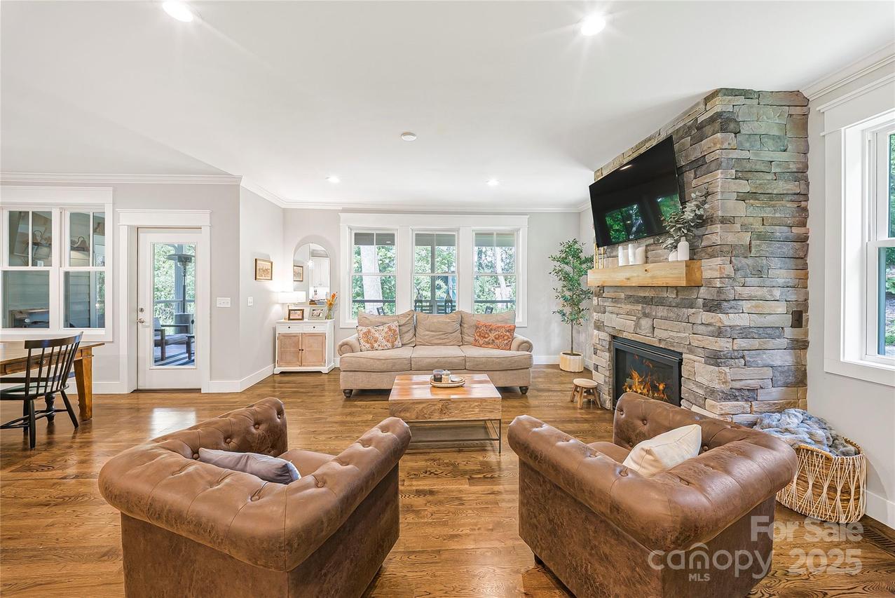 218 Barnrock Dr., Mills River, NC 28759