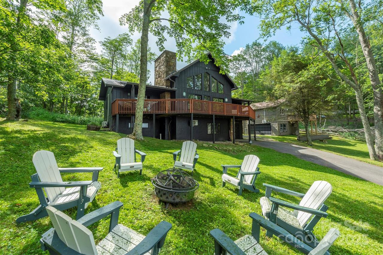 2338 El Miner Dr., Mars Hill, NC 28754