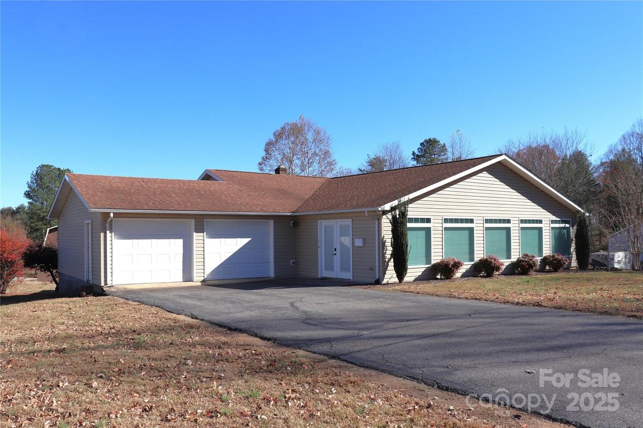 3041 Heffner Pl., Hudson, NC 28638