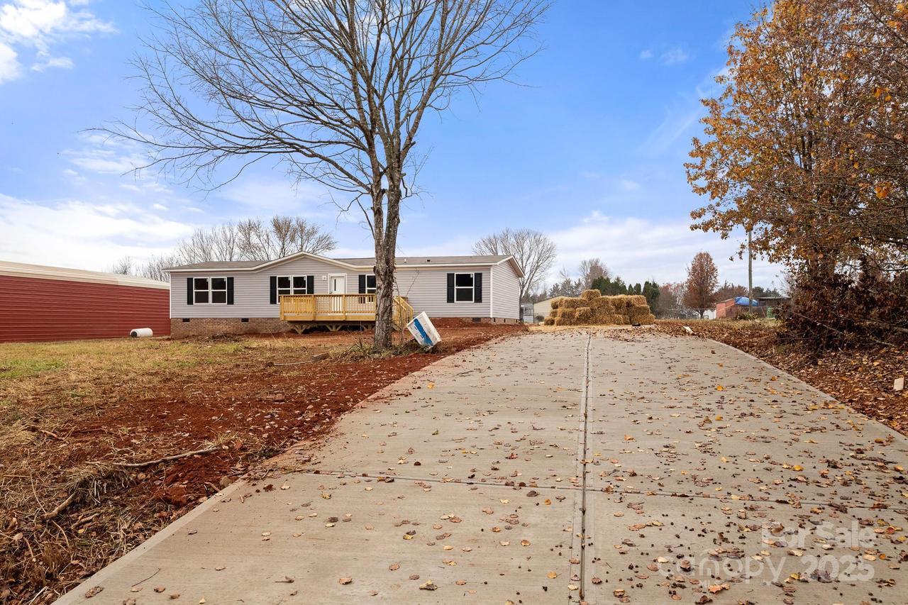 135 Rock Olive Dr., Rockwell, NC 28138