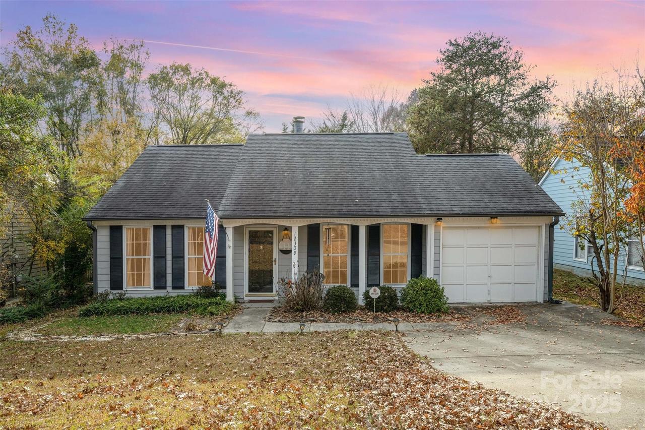 12309 Delcorte Ln., Pineville, NC 28134