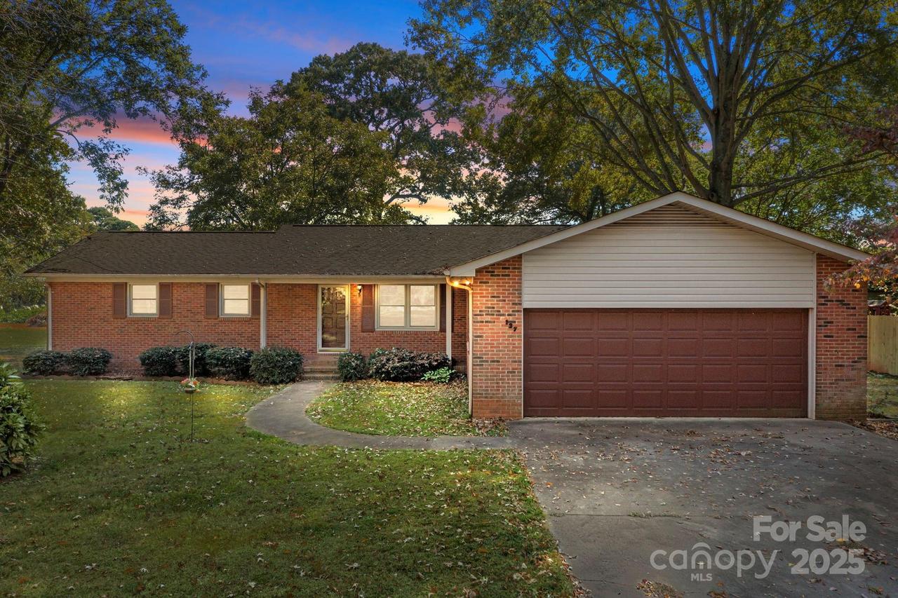 127 Edgeway Rd., Mooresville, NC 28117