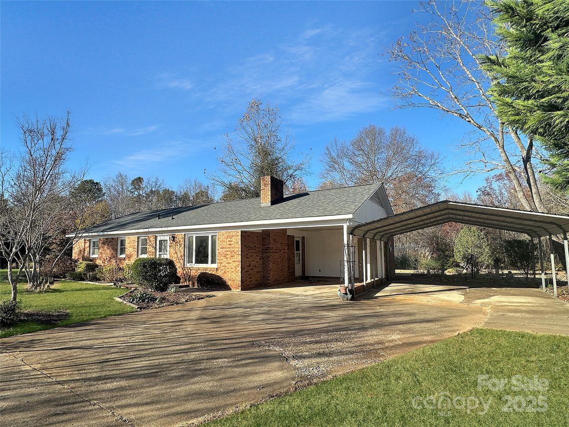 1451 Meandering Ln., Lincolnton, NC 28092