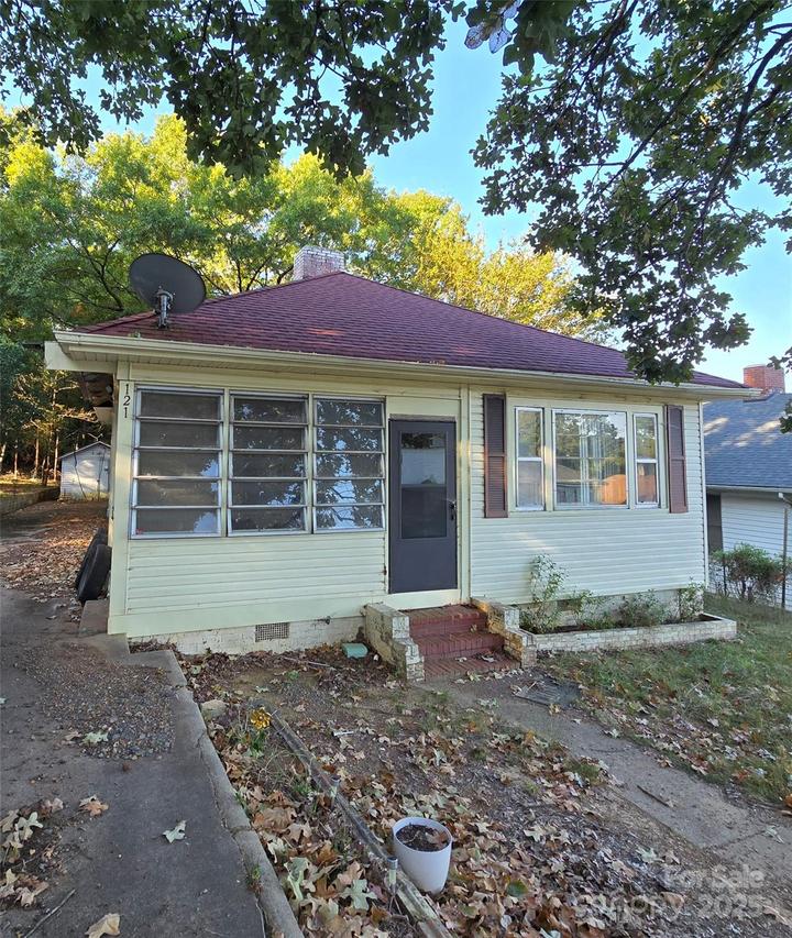 121 Falls Rd., Badin, NC 28009