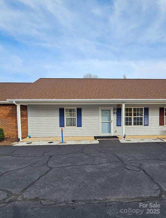 128 24th St., Hickory, NC 28601