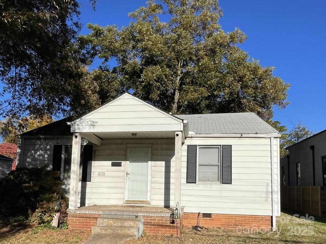 2120 Vanderbilt Rd., Charlotte, NC 28206