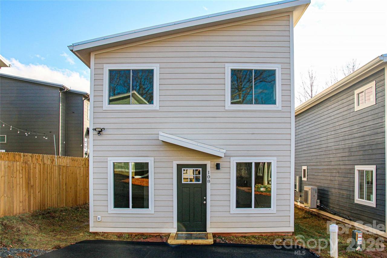 108 Lager Ln., Asheville, NC 28806