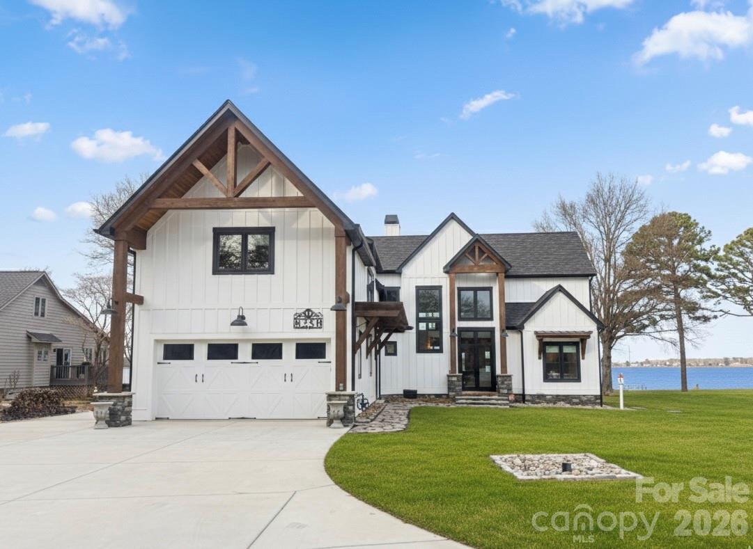 8250 Peninsula Ln., Sherrills Ford, NC 28673