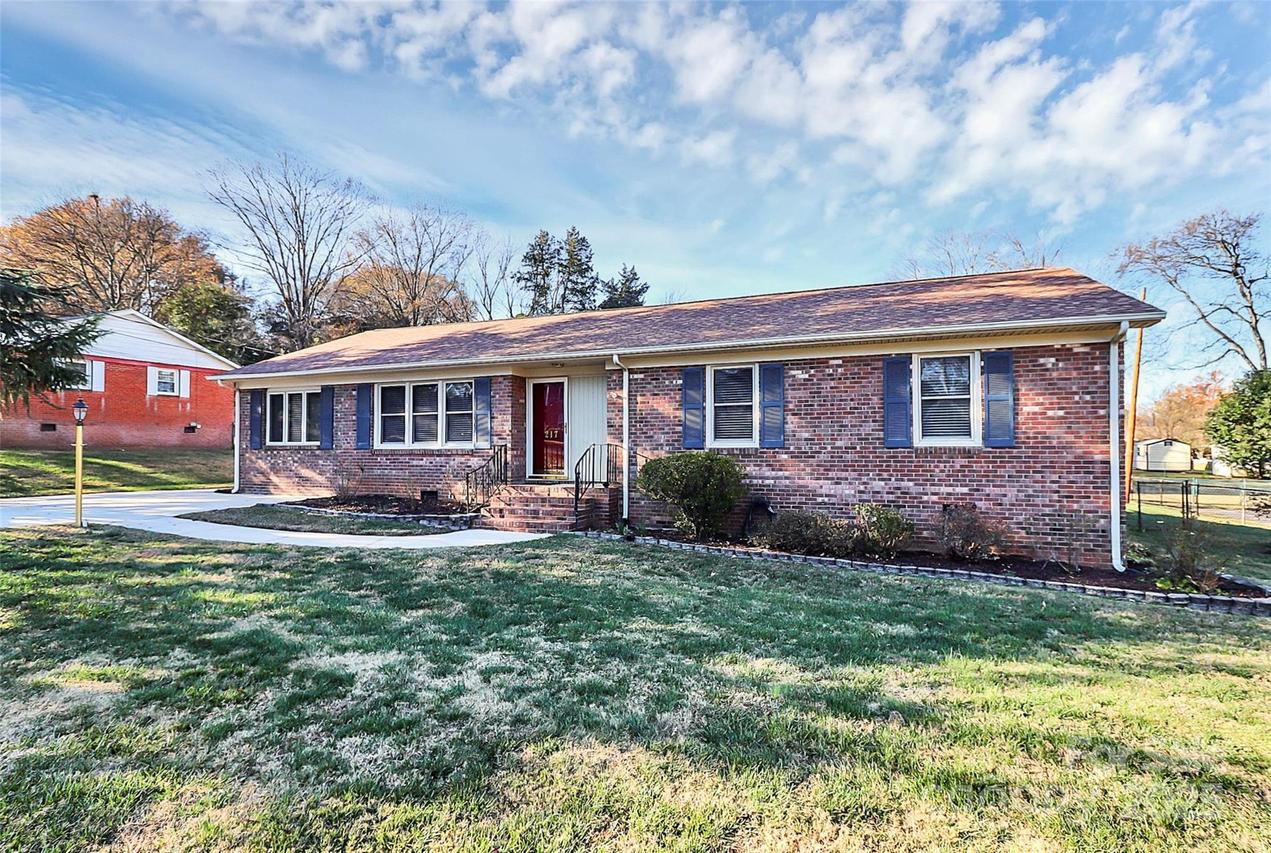 217 Ridge Dr., Harrisburg, NC 28075
