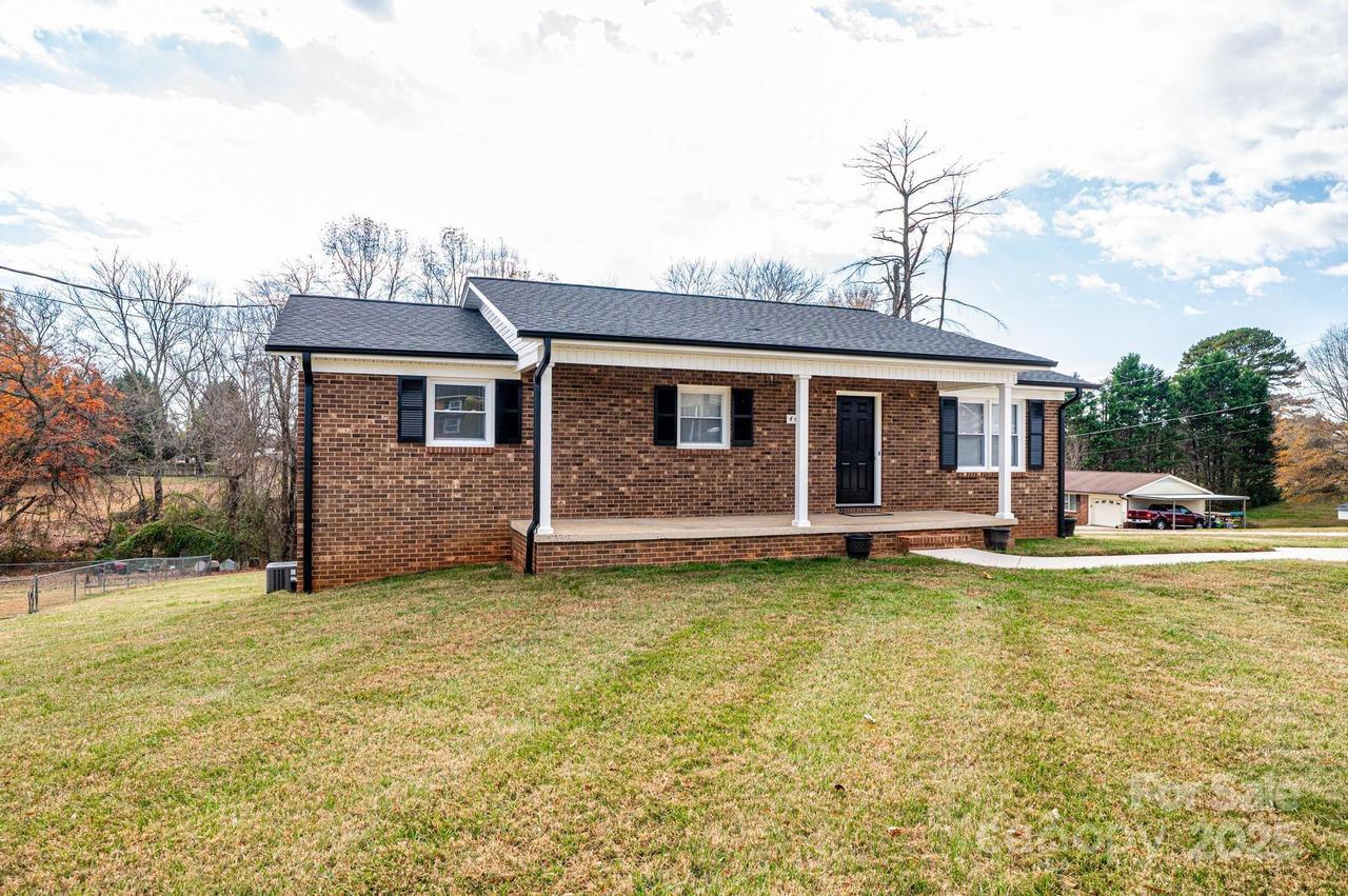 440 Greenlea Cir., Taylorsville, NC 28681