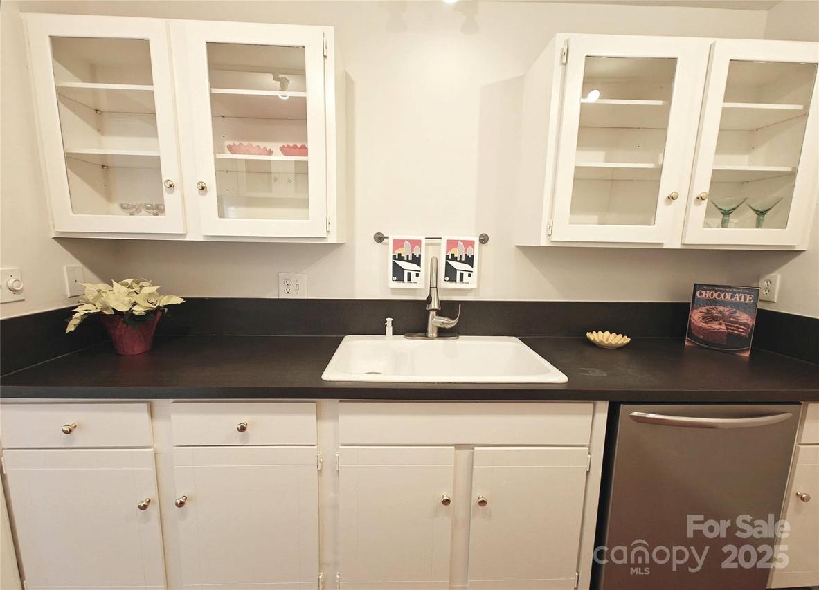 1323 Queens Rd. #321, Charlotte, NC 28207