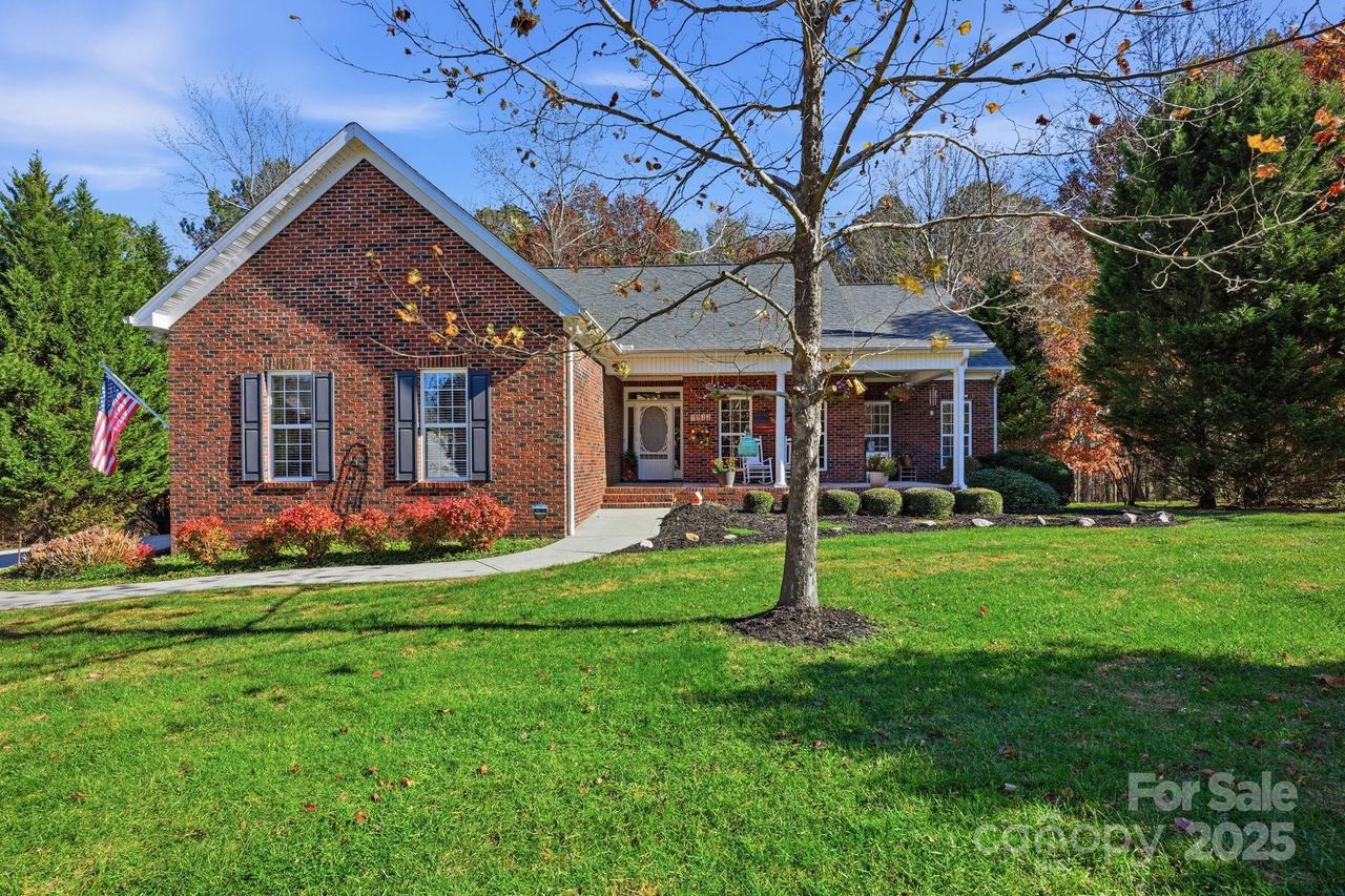 1972 Jaya Dr., Sherrills Ford, NC 28673