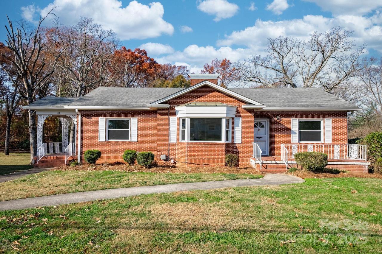 313 17th St., Hickory, NC 28601