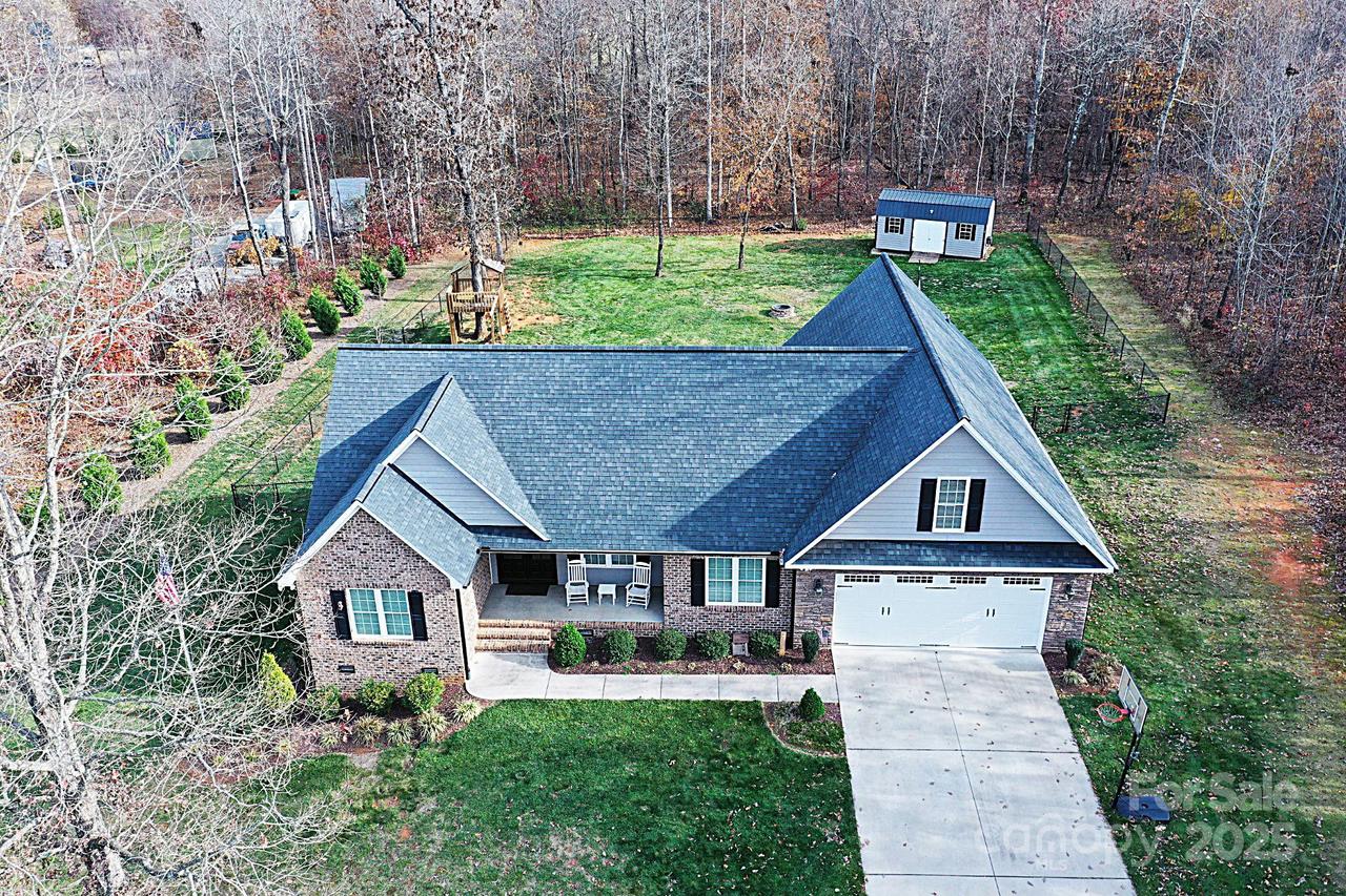 2124 Layton Ln., Newton, NC 28658