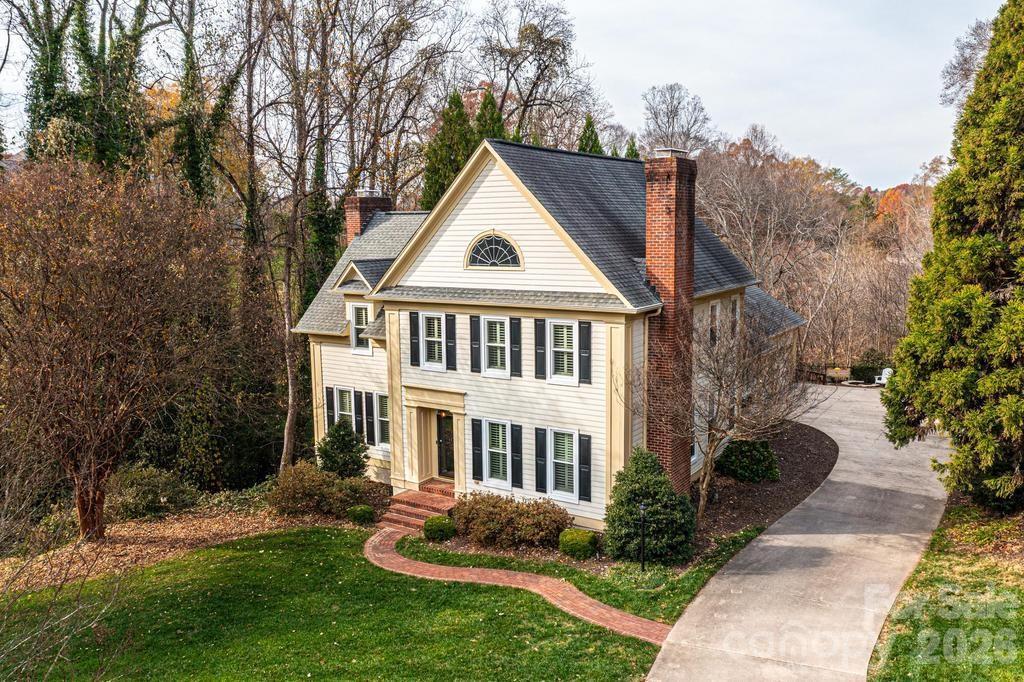 560 20th Avenue Ct., Hickory, NC 28601