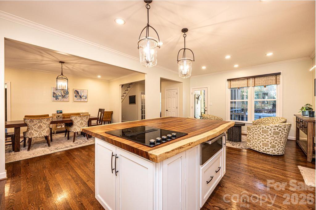 560 20th Avenue Ct., Hickory, NC 28601