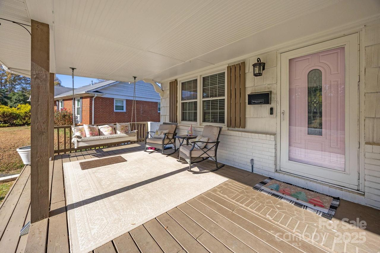 6621 Starcrest Dr., Charlotte, NC 28210