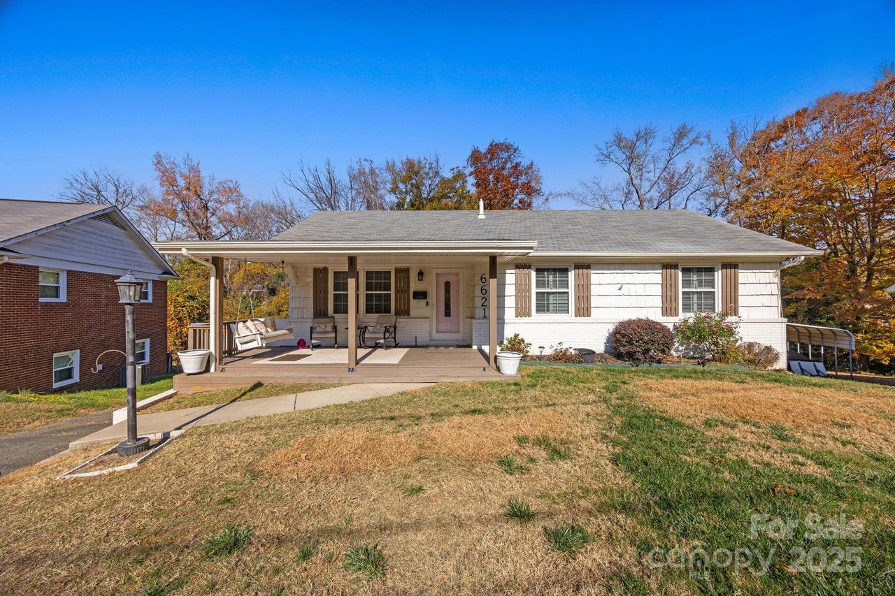 6621 Starcrest Dr., Charlotte, NC 28210