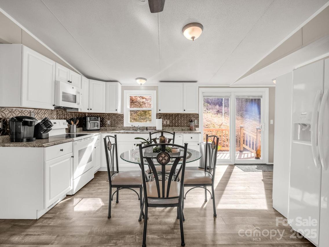 106 Hazy Day Rd., Swannanoa, NC 28778