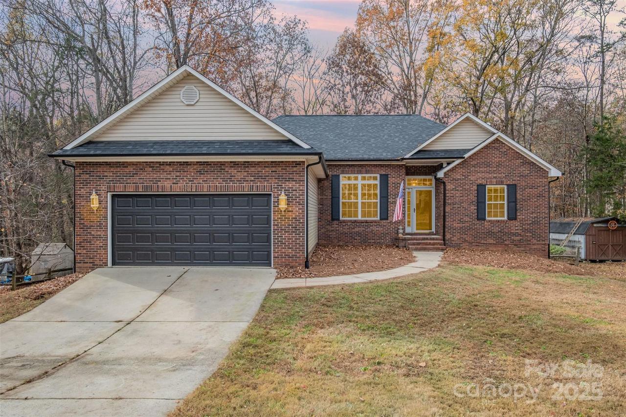8814 Oldenburg Dr., Mount Pleasant, NC 28124