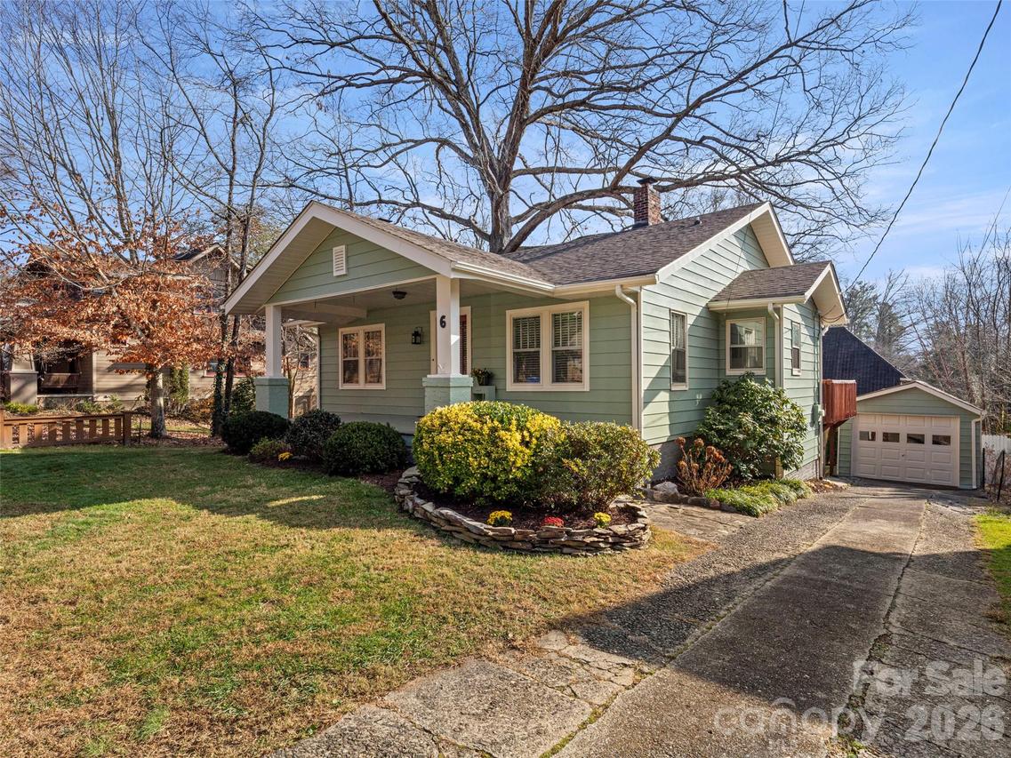 6 Buckingham Ct., Asheville, NC 28803