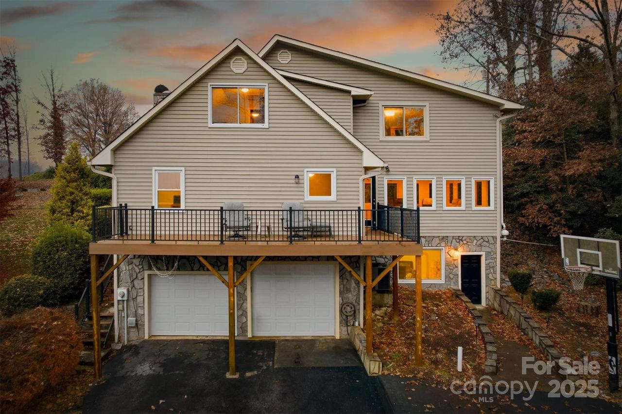 7501 Woodland Hills Rd., Hickory, NC 28602