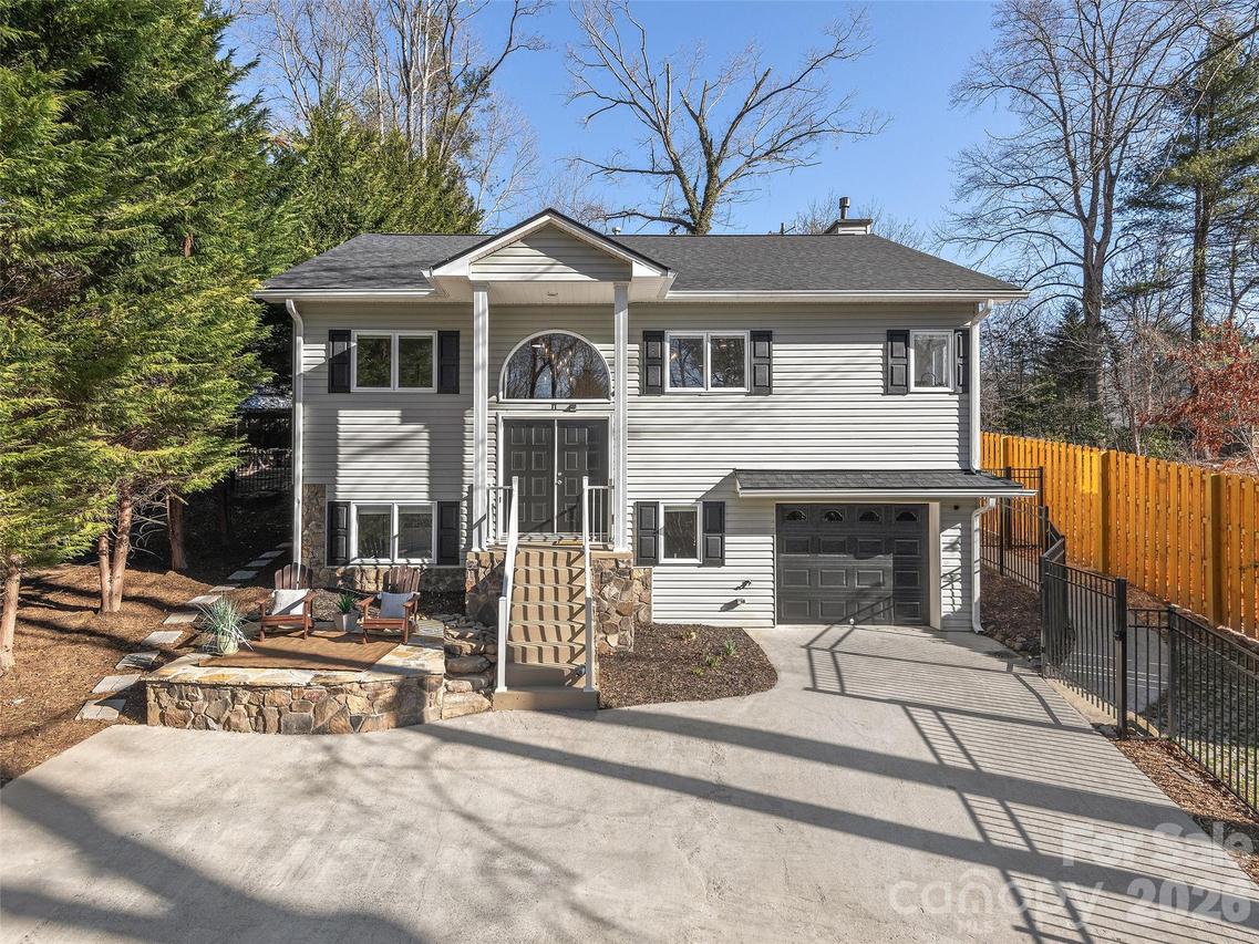 17 Lake Ave., Black Mountain, NC 28711