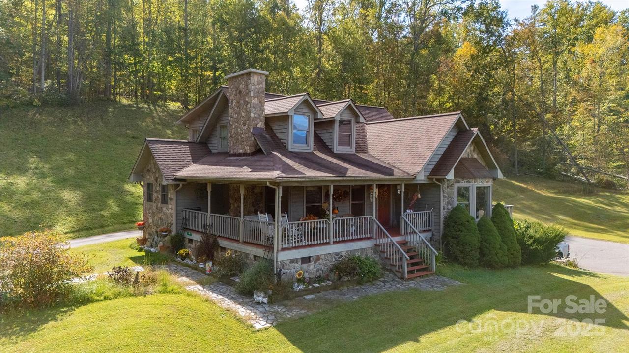 400 Three Dog Mountain Rd., Bakersville, NC 28705