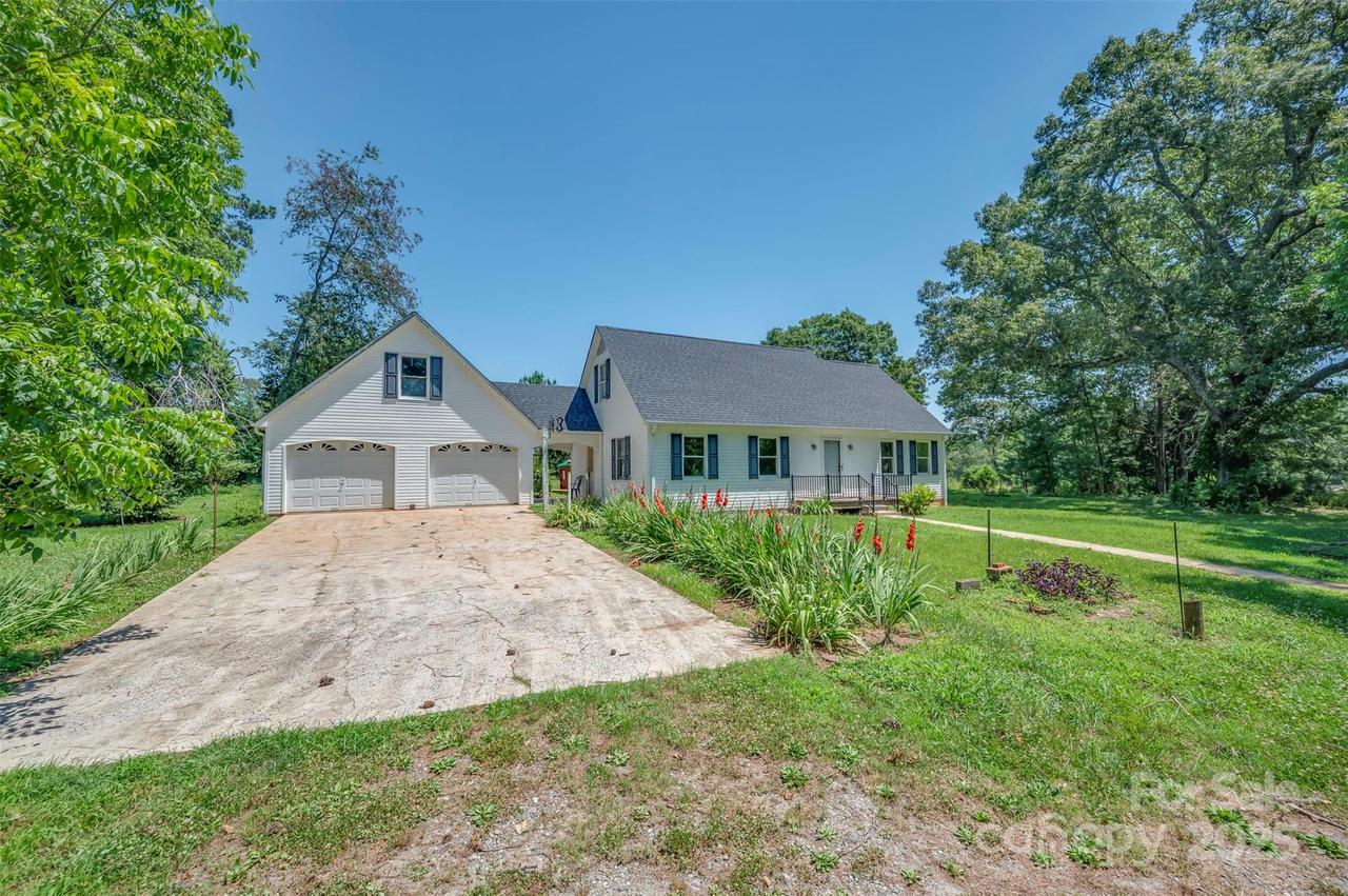 49 Meadowbrook Rd., Rutherfordton, NC 28139