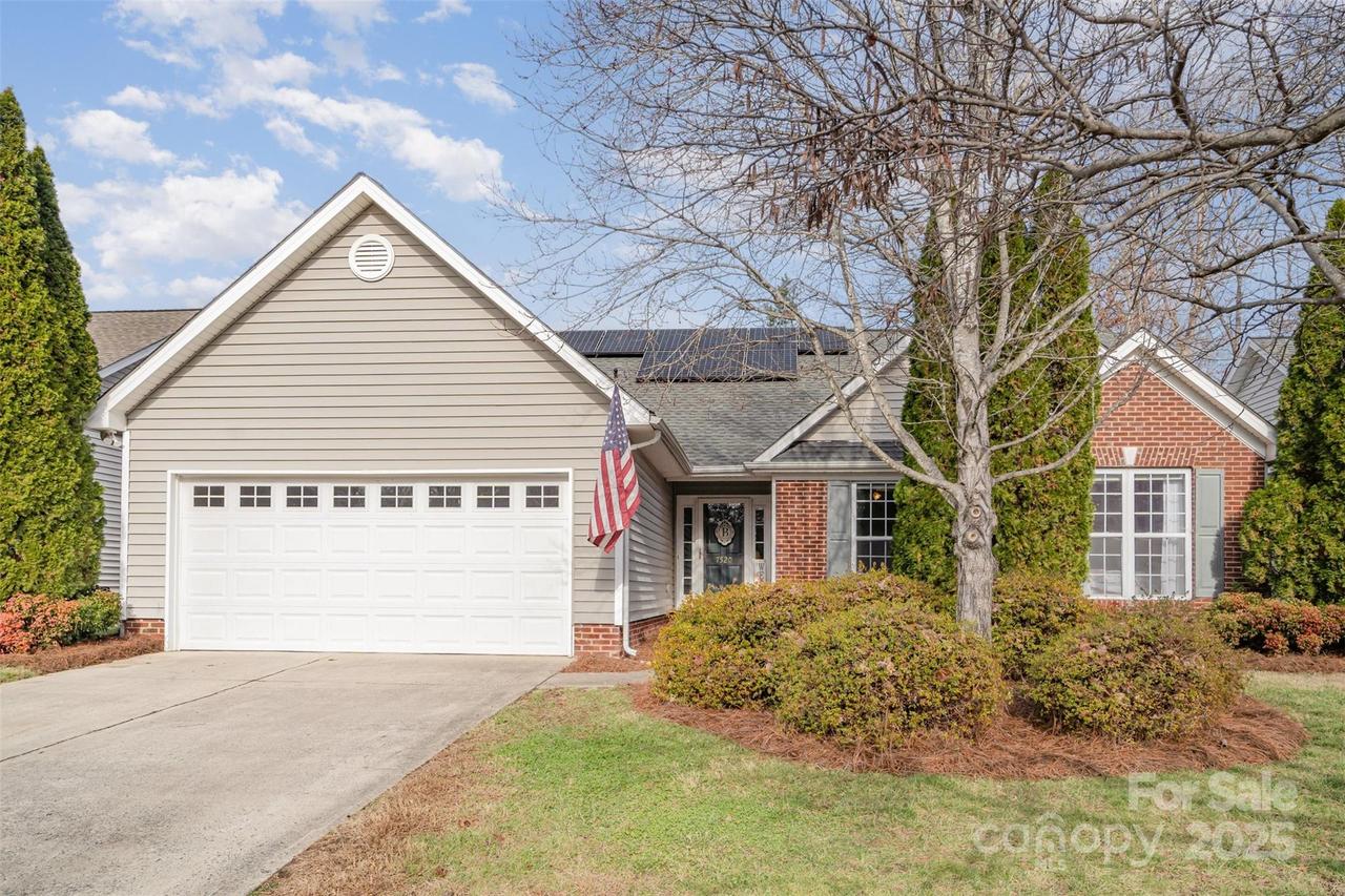 7520 Shadowstone Dr., Charlotte, NC 28270